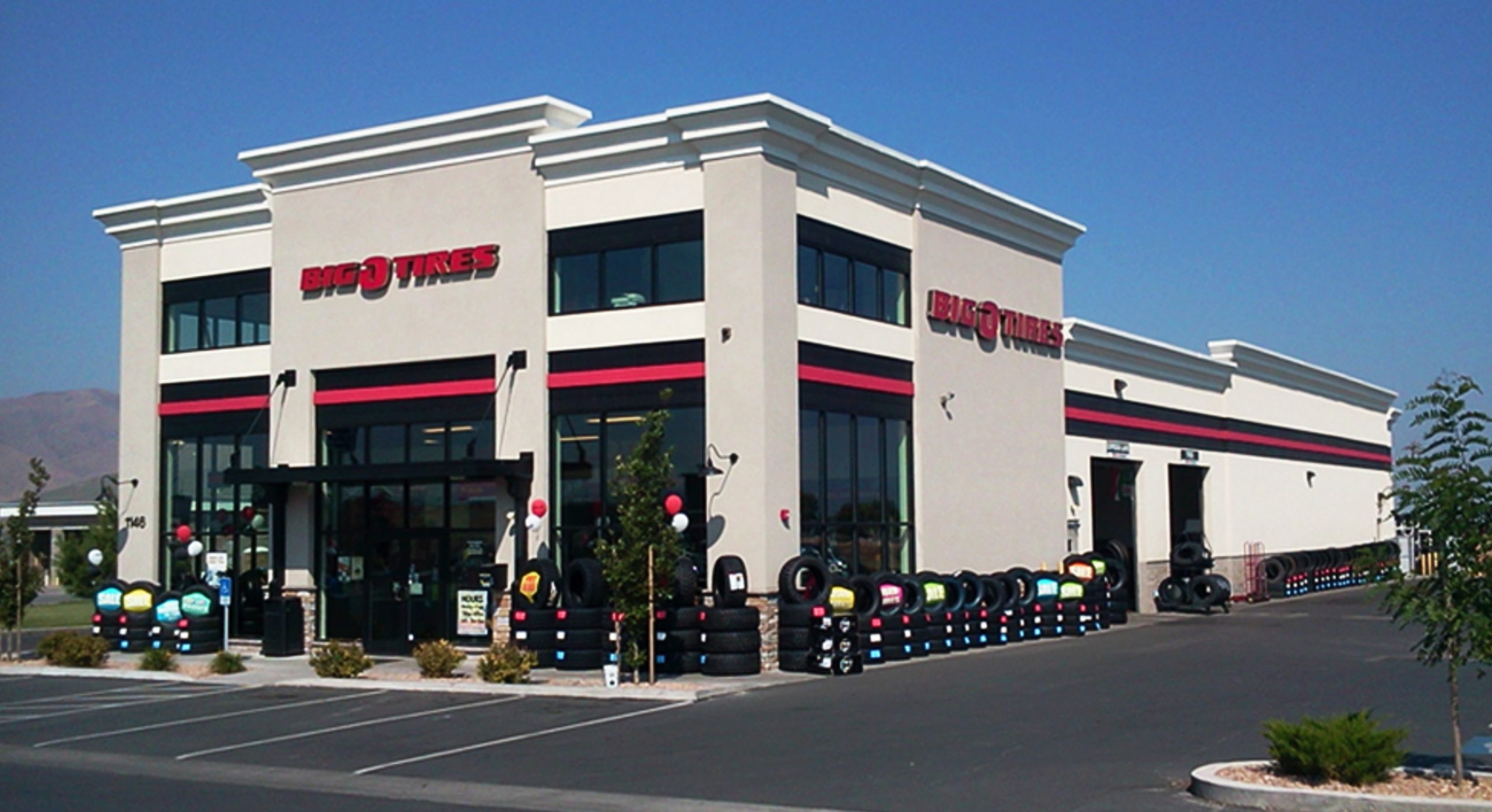 A building with a tire store franchise in front of it.